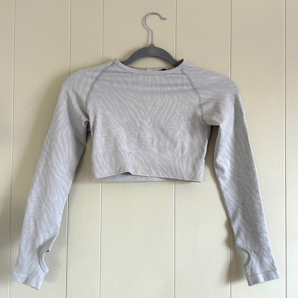 AYBL Animal Seamless Long Sleeve Crop Top - Picture 2 of 5